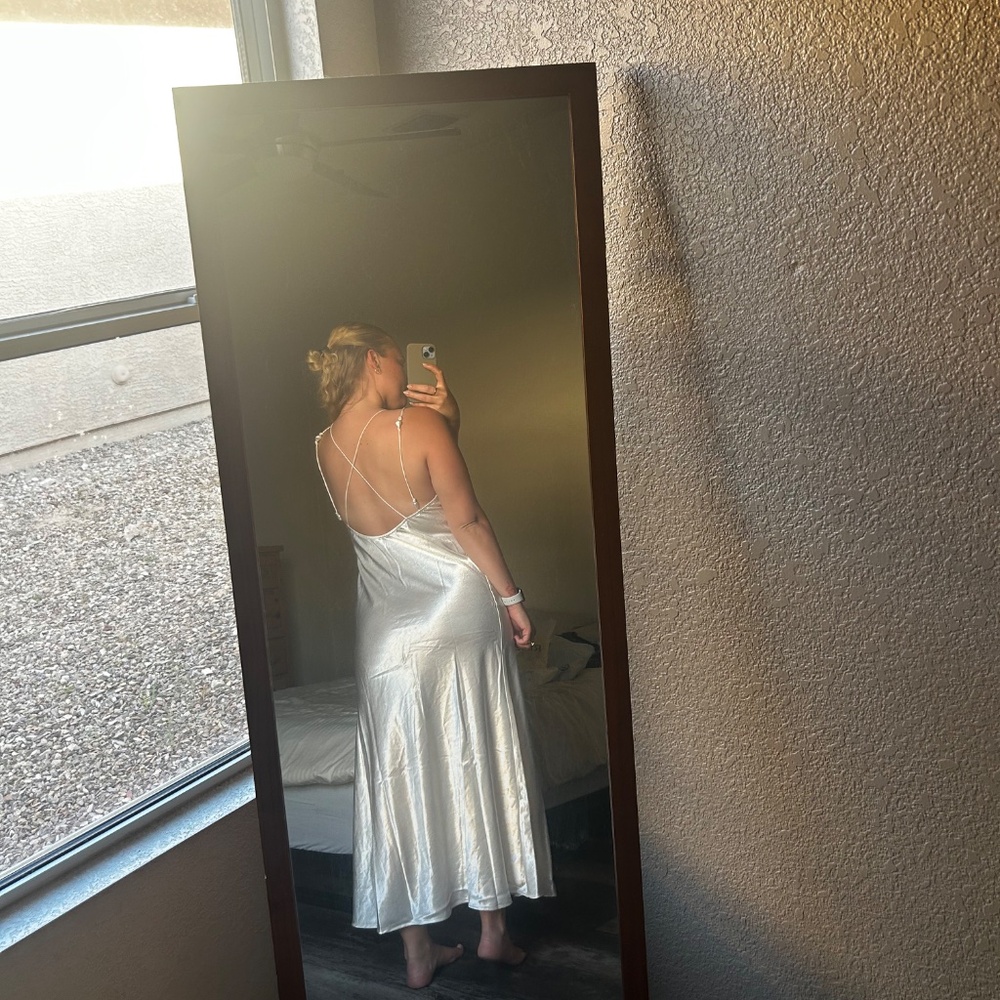 Satin pearl maxi dress- cream/ Apricot - Picture 2 of 4